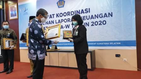 penghargaan_laporan_keuangan_20192.jpeg